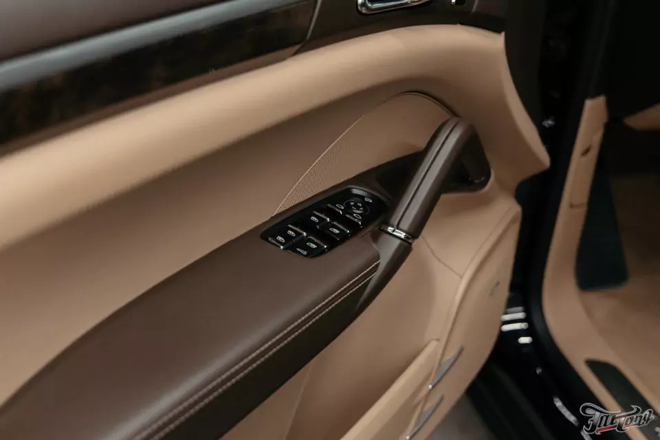 Комплексная химчистка салона и обработка кожи керамикой для Porsche Cayenne